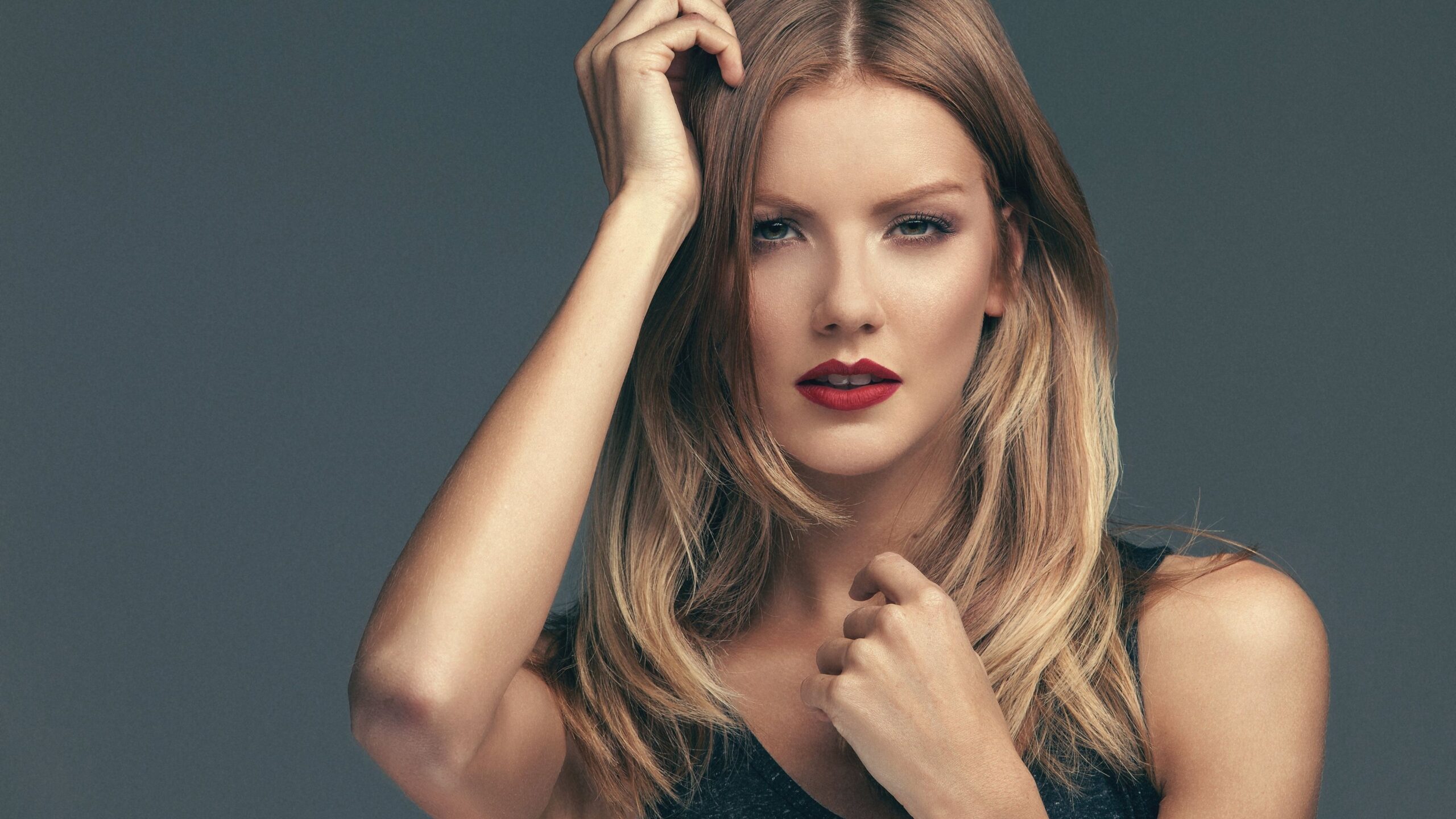 The Rise of Indonesian Handmade False Eyelashes in the Global Market eyelash model